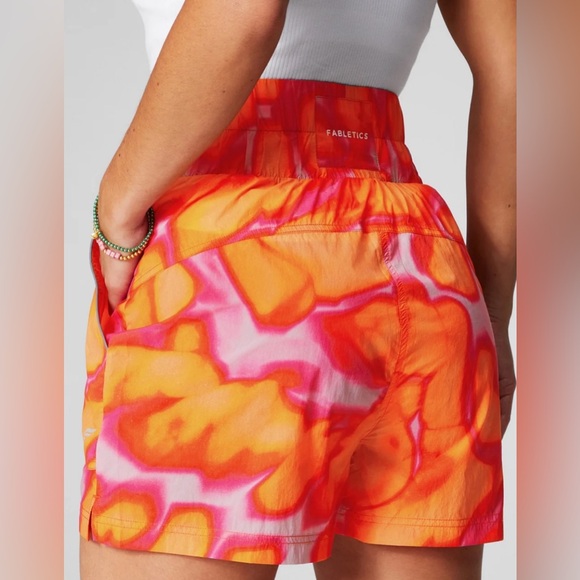 Fabletics Ultra high waisted pipes nylon shorts - Picture 2 of 4